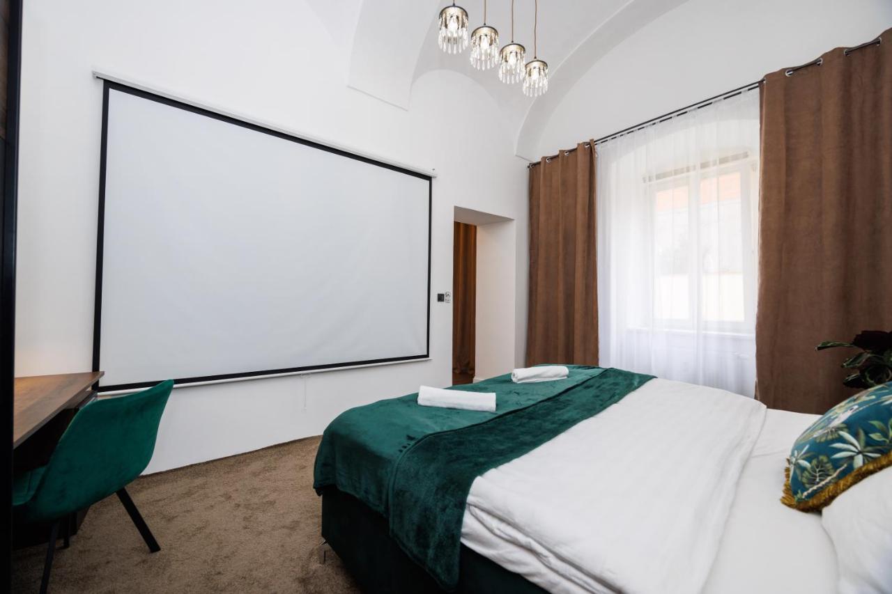 Spaya Jacuzzi Centrum Apartment - With Home Cinema & Private Parking Kosice Ngoại thất bức ảnh