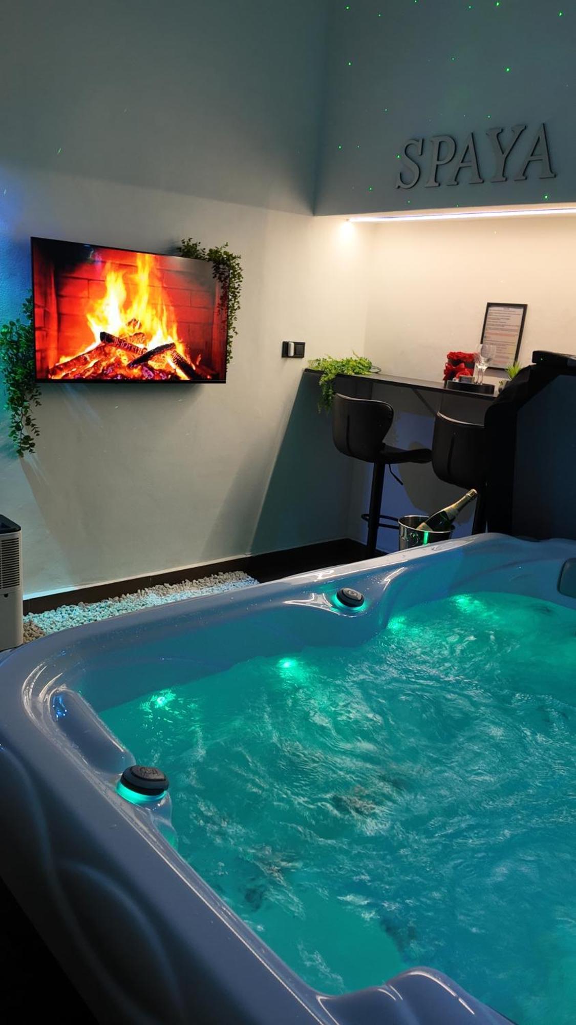 Spaya Jacuzzi Centrum Apartment - With Home Cinema & Private Parking Kosice Ngoại thất bức ảnh