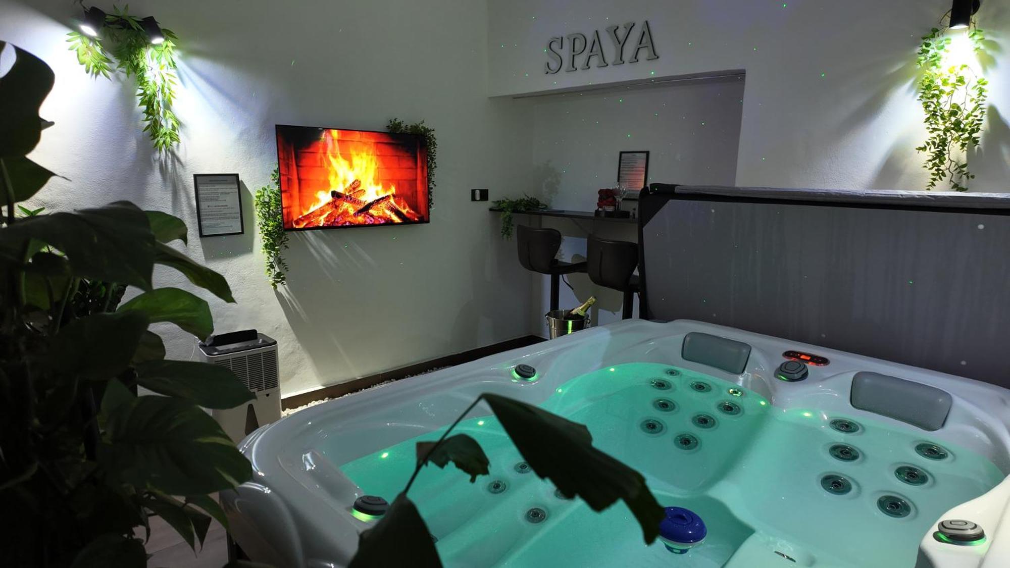 Spaya Jacuzzi Centrum Apartment - With Home Cinema & Private Parking Kosice Ngoại thất bức ảnh