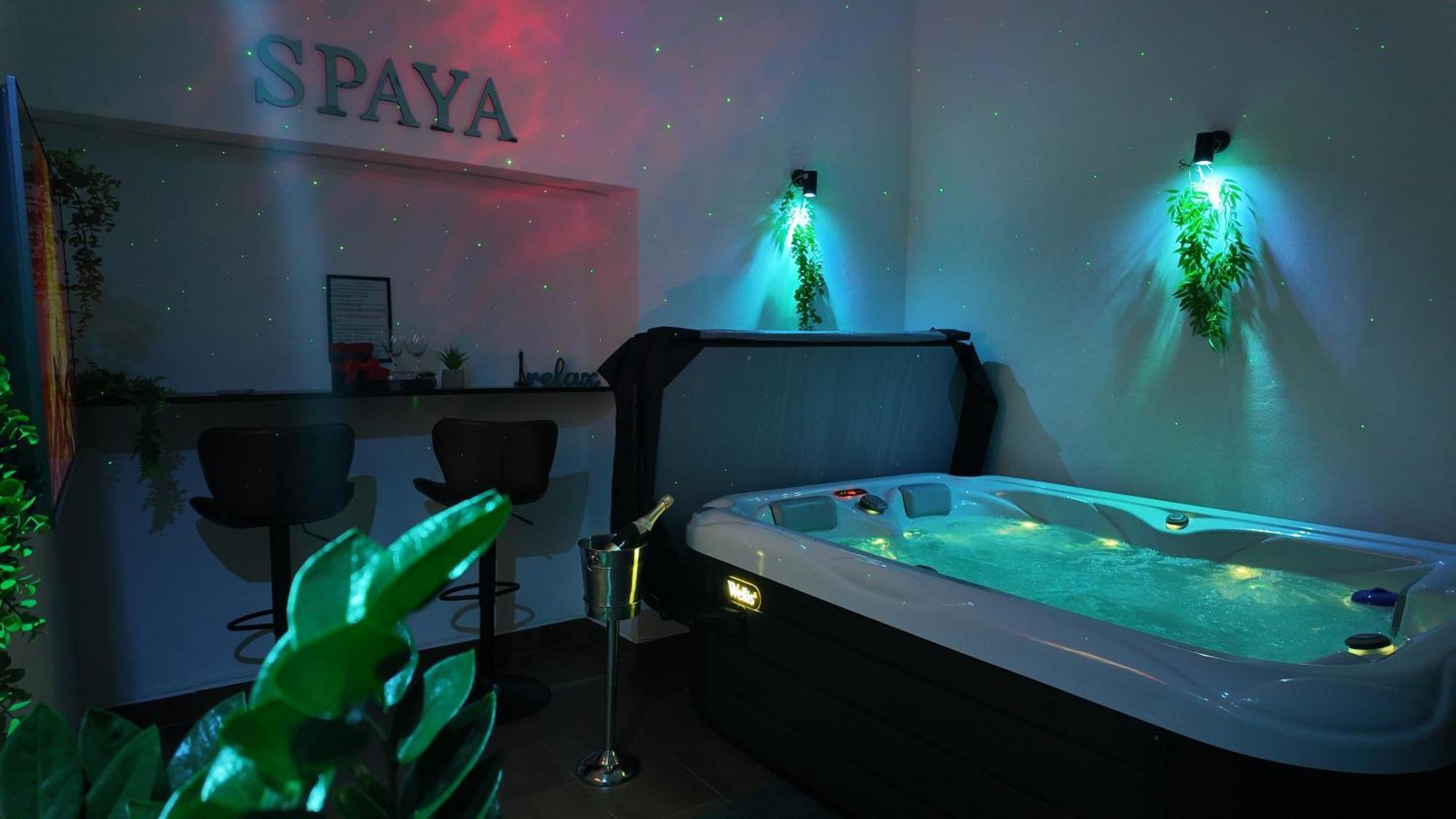 Spaya Jacuzzi Centrum Apartment - With Home Cinema & Private Parking Kosice Ngoại thất bức ảnh