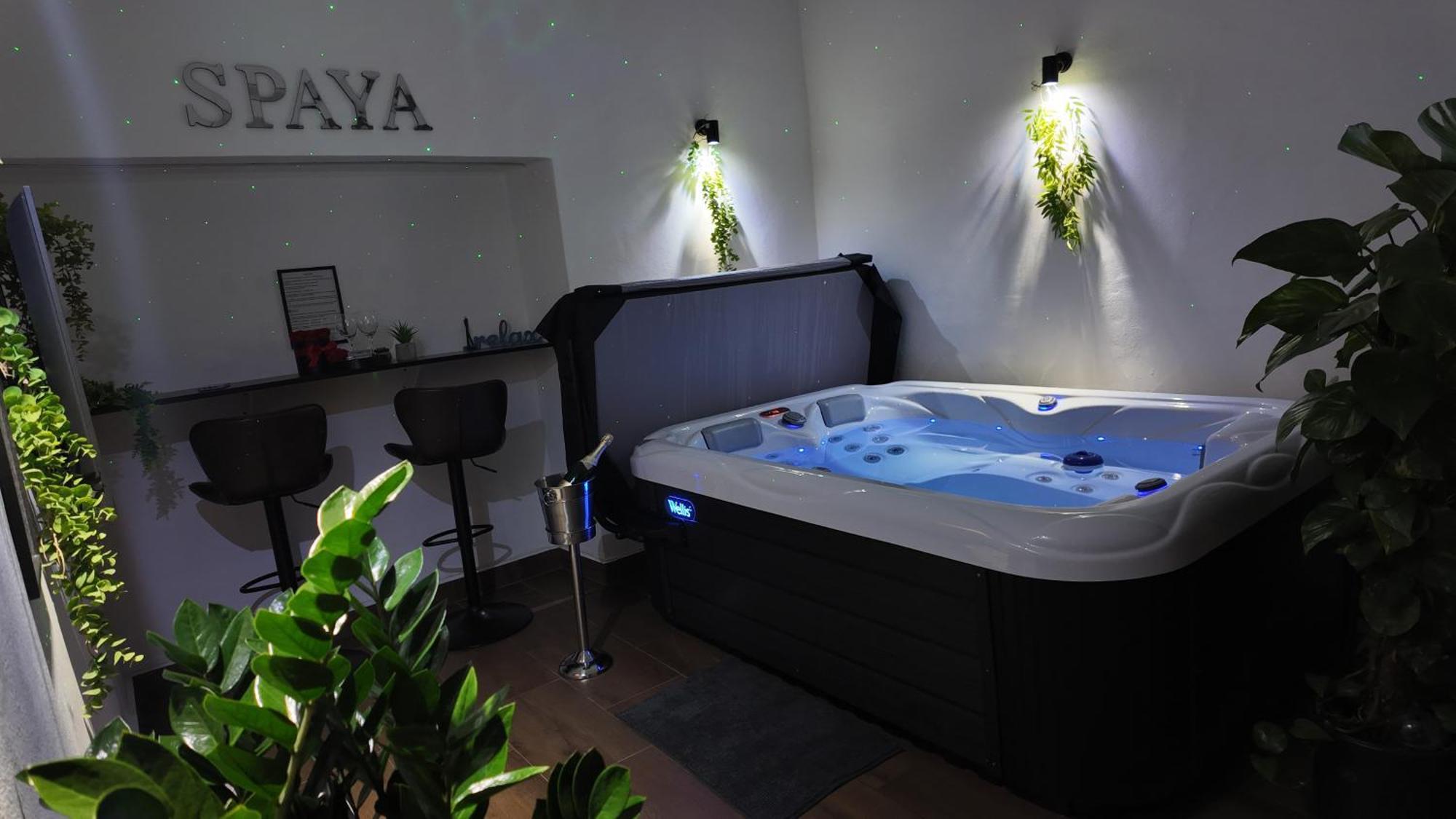 Spaya Jacuzzi Centrum Apartment - With Home Cinema & Private Parking Kosice Ngoại thất bức ảnh