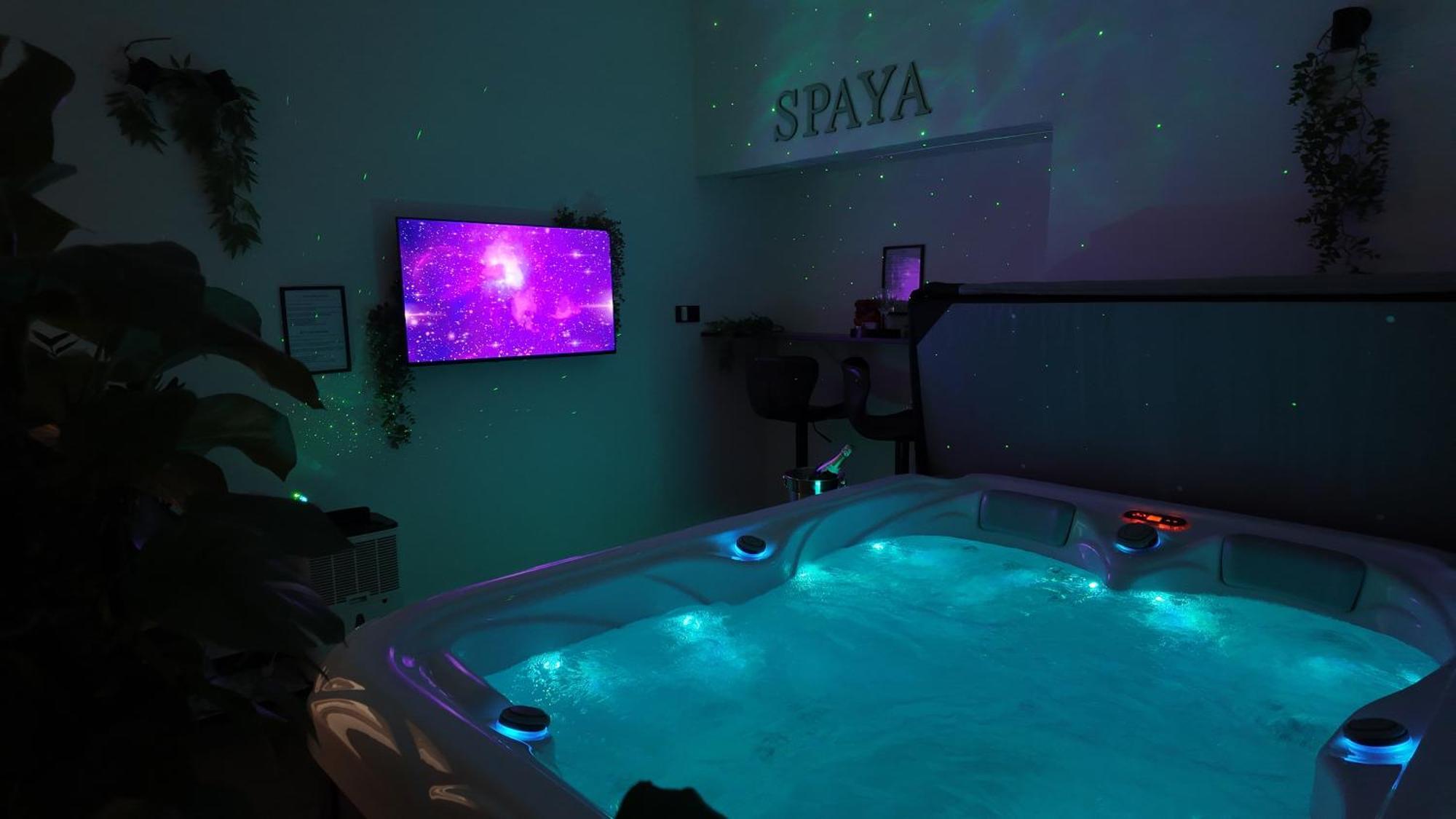 Spaya Jacuzzi Centrum Apartment - With Home Cinema & Private Parking Kosice Ngoại thất bức ảnh